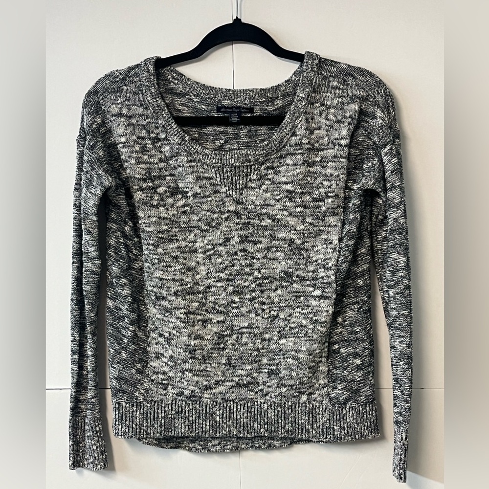 Women’s American Eagle gray and white sparkling sweater. Size XS/TP
